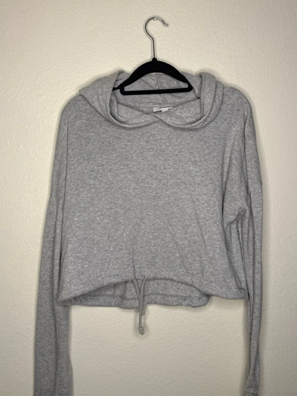 Colsie Light Gray Cropped Hooded Sweatshirt with Drawstring